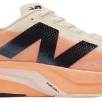Tênis New Balance FuelCell Rebel v4 Hot Mango Black