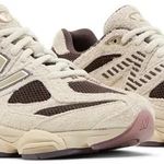 Tênis New Balance Sydney McLaughlin-Levrone x 9060 Linen Black Coffee