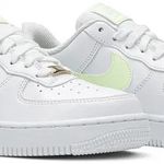 Tênis Nike Air Force 1 Low Barely Volt