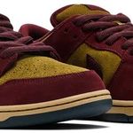 Tênis Nike Dunk Low SB Dark Team Red Olive Flak