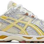 Tênis Asics VANDYTHEPINK x atmos x Gel Nimbus 10.1 Banana Split
