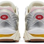 Tênis Asics VANDYTHEPINK x atmos x Gel Nimbus 10.1 Banana Split