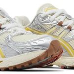 Tênis Asics VANDYTHEPINK x atmos x Gel Nimbus 10.1 Banana Split