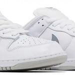 Tênis Nike Supreme x Nike Dunk Low SB White Metallic Silver
