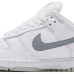 Tênis Nike Supreme x Nike Dunk Low SB White Metallic Silver