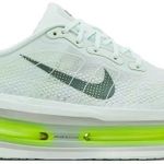 Tênis Nike Vomero Premium Barely Volt