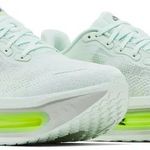 Tênis Nike Vomero Premium Barely Volt