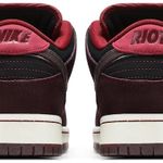 Tênis Nike RIOT Skateshop x Dunk Low SB Mahogany Dark Beetroot