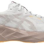 Tênis Asics Novablast 5 White Fawn