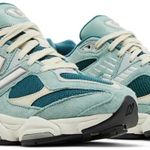 Tênis New Balance 9060 New Spruce Salt Marsh