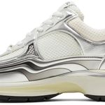 Tênis Chanel CC Logo Sneaker White Silver