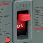 DISJUNTOR CAIXA MOLDADA 3P CURVA C 200A STECK SDJS200
