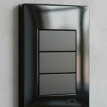 3 INTERRUPTORES SIMPLES PRETO C/PLACA SHP FAME 061.4051.4