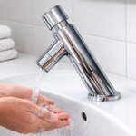 TORNEIRA CRO. PREMIUM COM FECHAMENTO AUTOM. ACQUAFAM BALCAO DE LAVATORIO INCLINADA FAME 01047150 010.4715.0