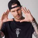 Camiseta Masculina Preta Estampa Rock e Soda