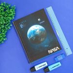 Caderno Universitário Nasa 1 Matéria 80 Folhas Pautadas 20 x 27,5 cm - Tilibra