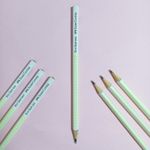 Lápis Preto Grafite N° 2 Triangular EcoGrip Branco com Grip Neon Unidade - Faber-Castell