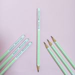 Lápis Preto Grafite N° 2 Triangular EcoGrip Branco com Grip Neon Unidade - Faber-Castell