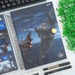 Caderno Uniersitário 1 Matérias 80 folhas Espiral AIR ATTACK - São Domingos