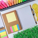 Kit Caderno de Anotações Capa Flexível Colorido com Bloco Adesivo + Caneta Retrátil 12 x 17,5 cm - Interponte