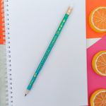 Lápis Grafite Doodles nº2 com Borracha Colorido (Laranja, Rosa Escuro, Roxo e Verde) - Tilibra