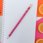 Lápis Grafite Doodles nº2 com Borracha Colorido (Laranja, Rosa Escuro, Roxo e Verde) - Tilibra