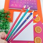 Lápis Grafite Doodles nº2 com Borracha Colorido (Laranja, Rosa Escuro, Roxo e Verde) - Tilibra
