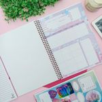 Caderno Universitário Capa Dura Espiral Mulher 20 x 27,5 cm 80 Folhas - São Domingos