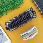 Estojo Simples Médio Estampa Quadriculada Preto e Branco - Fizz