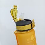 Garrafa Plástica 1 Litro Degradê com Marcações do Horários e Canudo de Silicone ( Amarela, Lilás, Rosa e Verde ) - Weeze