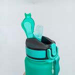 Garrafa Plástica 1 Litro Degradê com Marcações do Horários e Canudo de Silicone ( Amarela, Lilás, Rosa e Verde ) - Weeze