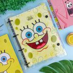 Fichário Universitário Bob Esponja 22,3 x 27,5 cm Capa Protetora Cristal 192 Folhas Pautadas - DAC