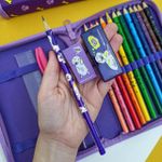 Kit Escolar Estojo Cachorro Roxo  (Apontador, Borracha, 2 Canetas Esferográficas, 12 Lápis de Cor, Lápis Grafite e Régua) - Faber-Castell