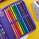 Kit Escolar Estojo Cachorro Roxo  (Apontador, Borracha, 2 Canetas Esferográficas, 12 Lápis de Cor, Lápis Grafite e Régua) - Faber-Castell