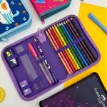 Kit Escolar Estojo Cachorro Roxo  (Apontador, Borracha, 2 Canetas Esferográficas, 12 Lápis de Cor, Lápis Grafite e Régua) - Faber-Castell