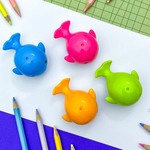 Apontador 2 Furos com Depósito Baleia Colorido (Azul, Laranja, Verde e Rosa) - Leo&Leo