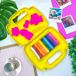 Maletinha Hello Kitty com Massinha 10 Cores 4 Moldes e 1  Acessório - Leo&Leo