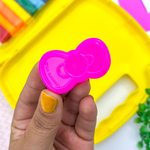 Maletinha Hello Kitty com Massinha 10 Cores 4 Moldes e 1  Acessório - Leo&Leo