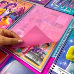  Caderno Universitário Espiral Capa Dura Guerreiras do K-Pop 1 Matéria 20 x 27,5 cm 80 Folhas - Tilibra