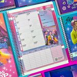  Caderno Universitário Espiral Capa Dura Guerreiras do K-Pop 1 Matéria 20 x 27,5 cm 80 Folhas - Tilibra