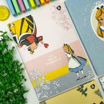 Caderno Brochura Universitário Alice no País das Maravilhas 20 x 27,5 cm 48 Folhas - Animativa