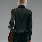 BLUSA DE CETIM ECHO - PRETO