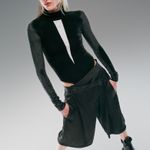 SHORTS CREPE HOVER - PRETO