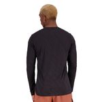 T-shirt Manga Longa New Balance Q Speed Jacquard Masculina Preto