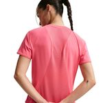 T-shirt Performance Nike Swift Feminina
