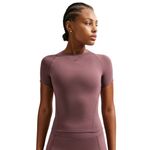 T-shirt Performance Nike Universa Feminina