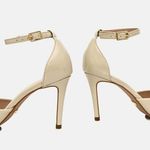 Scarpin Couro Premium Glam Verniz Salto Médio Fino Off White