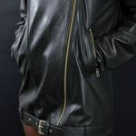 Jaqueta Couro Pelica Oversize Preto Nobre Naty Vianna