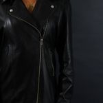 Jaqueta Couro Pelica Oversize Preto Nobre Naty Vianna