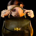 Bolsa Couro Premium Tiracolo Média Verde Militar